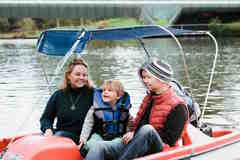 Grab the family and paddle your on boat on the River Torrens in Adelaide.  Book with us today!