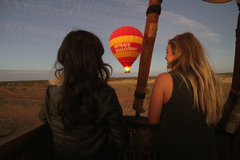 Book your early Morning Hot Air Balloon Flight in Alice Springs with the experts.  Visit Sightseeing Pass Australia for full details